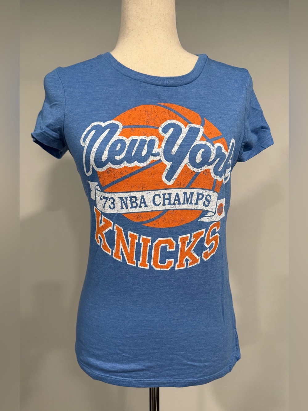 Old Navy Women’s Blue New York Knicks T-shirt